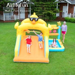 AirMyFun Φουσκωτό Τραμπολίνο Παπάκι με μεγάλη τσουλήθρα δύο μπασκέτες δύο στόχους και κρίκους