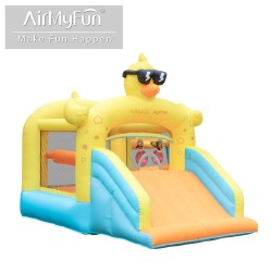 AirMyFun Φουσκωτό Τραμπολίνο Παπάκι με μεγάλη τσουλήθρα δύο μπασκέτες δύο στόχους και κρίκους